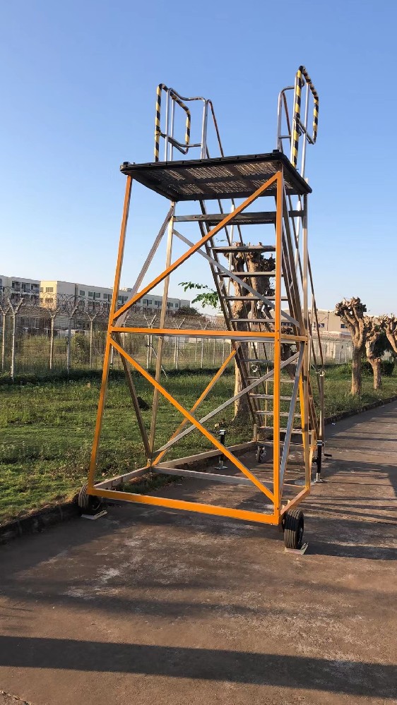 登机梯（飞机在顶升状态）