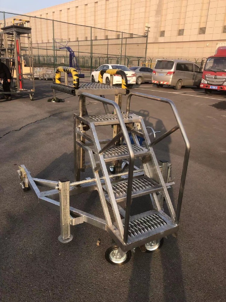 多功能升降工作梯