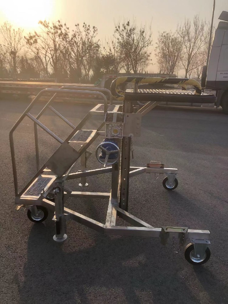 A320反推包皮工作梯